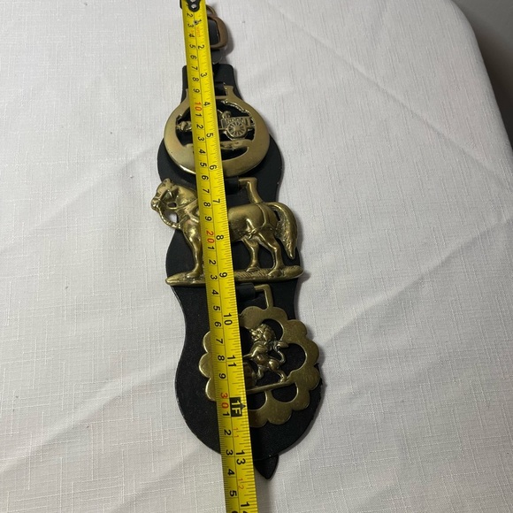 Vintage Brass Horse Harness Bridle Medallions on leather
Collectible. Western - Picture 6 of 6